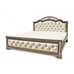 Кровати из массива с мягким изголовьем